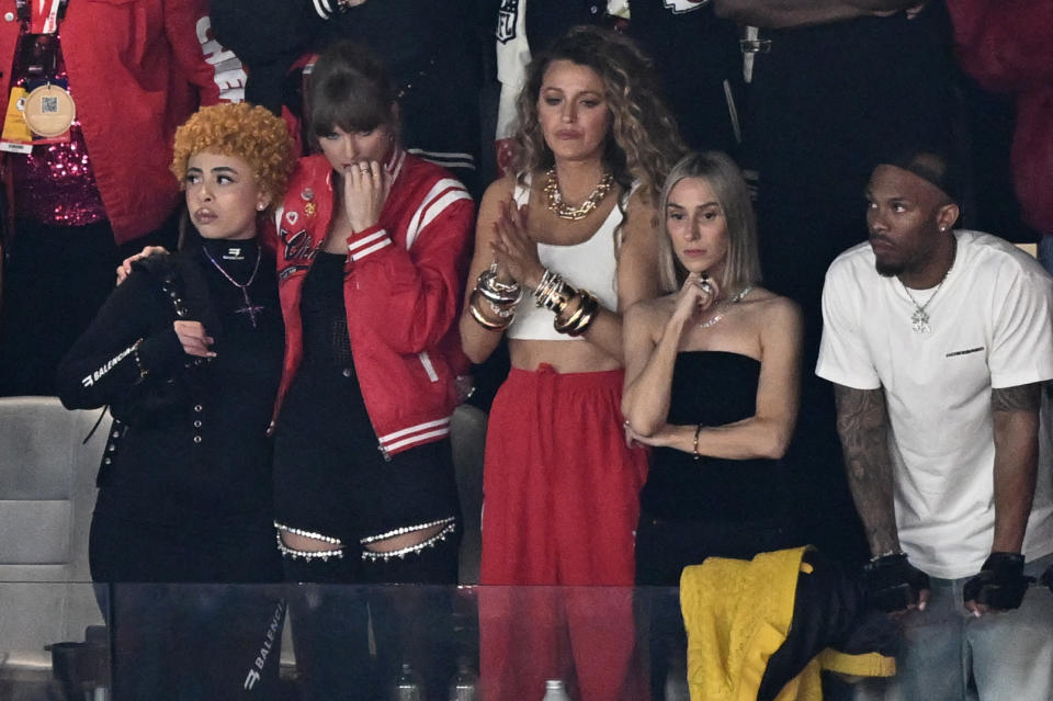 Ice Spice, Taylor Swift, Blake Lively y Ashley Avignone en el Super Bowl 2024. (Photo by Patrick T. Fallon / AFP) (Photo by PATRICK T. FALLON/AFP via Getty Images)