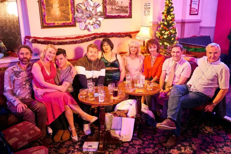 Jason (ROB WILFORT), Stacey (JOANNA PAGE), Gavin (MATTHEW HORNE), Smithy (JAMES CORDEN), Nessa (RUTH JONES), Pam (ALISON STEADMAN), Gwen (MELANIE WALTERS), Bryn (ROB BRYDON), Mick (LARRY LAMB)