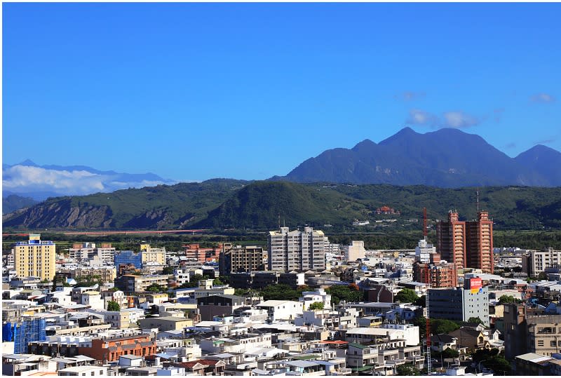 台東二日遊｜走訪鯉魚山步道觀景，鐵花商圈懷舊復古漫旅新玩法