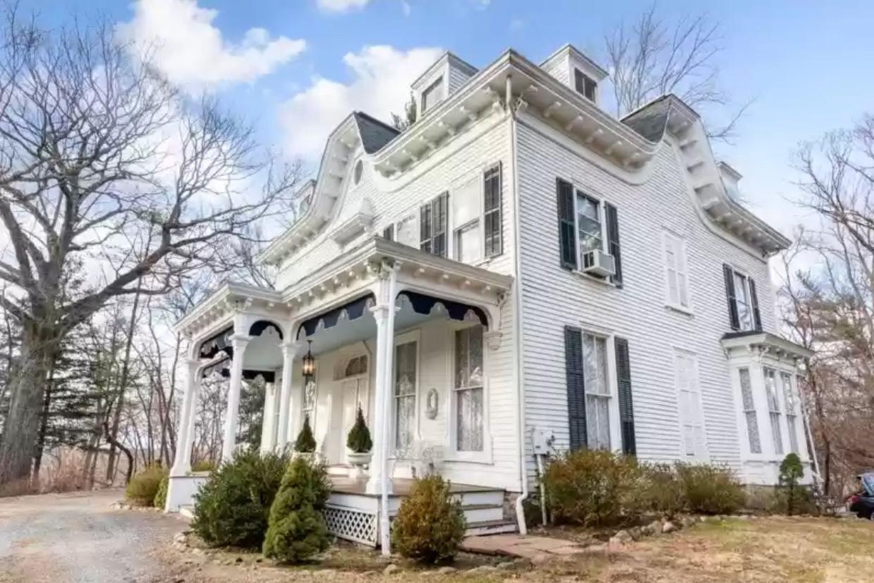 Arlene Dahl New York traditional white house with black roof and shutters during late autumn