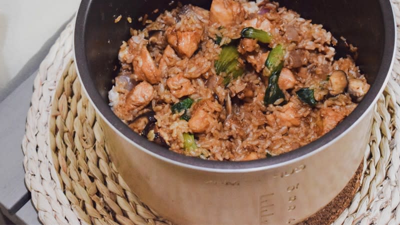 Final product of our simple-stay home recipe: One-pot Chicken And Mushroom Rice