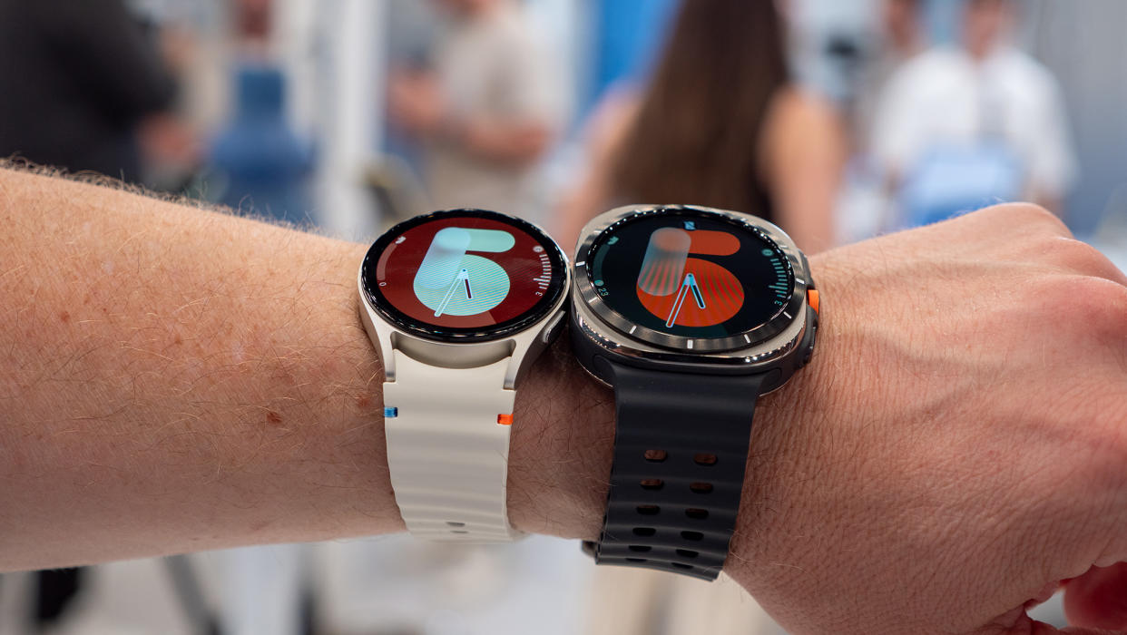  Comparing the Samsung Galaxy Watch 7 and Samsung Galaxy Watch Ultra. 