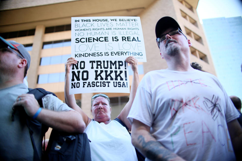 Trump rally in Phoenix draws protesters from both sides