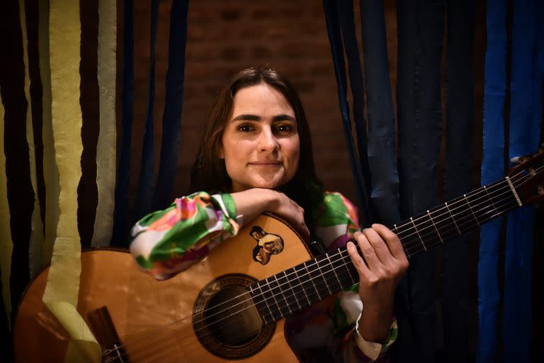 Carla Pantanali es alumna de la carrera de Folklore de la UNA, pero también se formó empíricamente junto a su madre