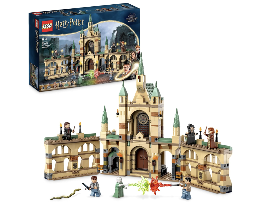 LEGO 76415 Harry Potter Der Kampf um Hogwarts, Schloss Spielzeug zum Bauen und Aufstellen mit Minifiguren wie Molly Weasly, Voldemort und viele mehr