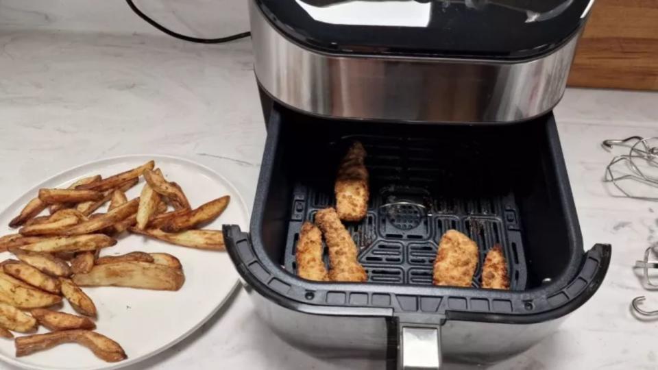 The Instant Vortex air fryer making bacon