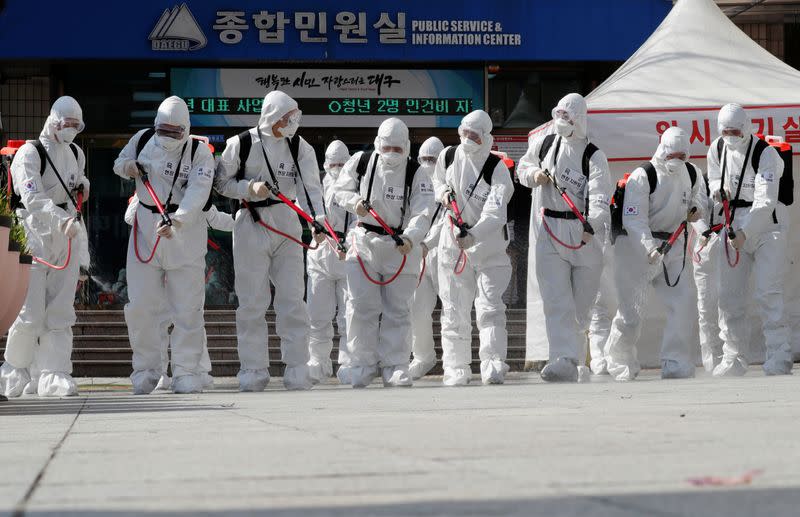 South Koreans soldiers are mobilized to disinfect Daegu city hall