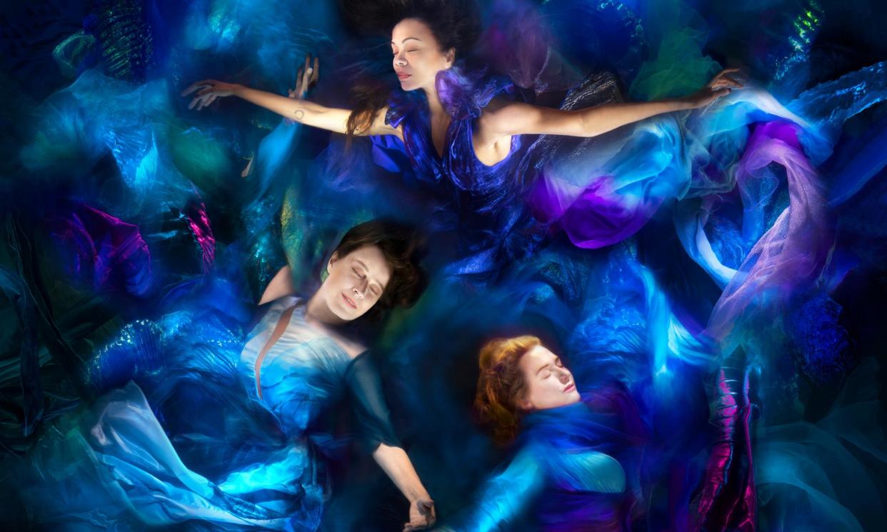 <span>Avatar: The Way of Water stars pose underwater. The actors’ underwater training for the film helped in the eight-hour photoshoot. </span><span>Photograph: Christy Lee Rogers</span>