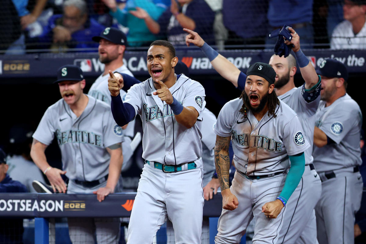 Mariners rally to eliminate Blue Jays in wild Game 2, Jacob deGrom tries to lift Mets vs. Padres