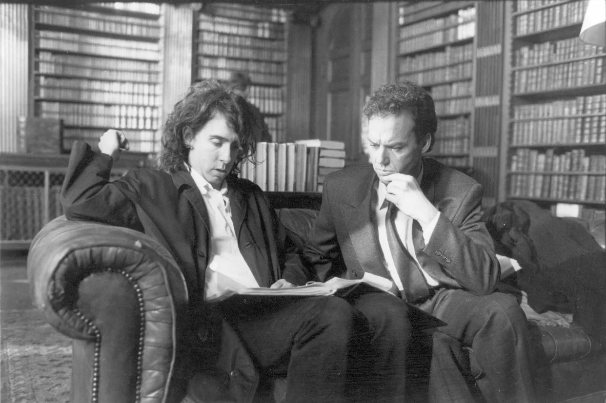 Tim Burton and Michael Keaton on the set of &#39;Batman&#39; (Photo: Mary Evans/GUBER PETERS CO / POLYGRAM FILMED ENTERTAINMENT / WARNER BRO/Ronald Grant/Everett Collection)