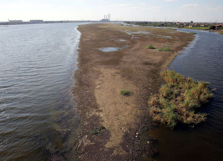 A piece of land is seen at low tide in the Nile River in Cairo, Egypt, November 23, 2017. Picture taken November 23, 2017. REUTERS/Amr Abdallah Dalsh