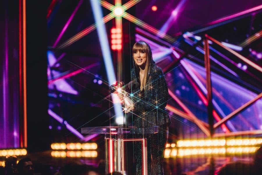 Taylor Swift accepts her iHeartRadio Award at the Dolby Theatre in Hollywood. (Courtesy iHeartRadio)