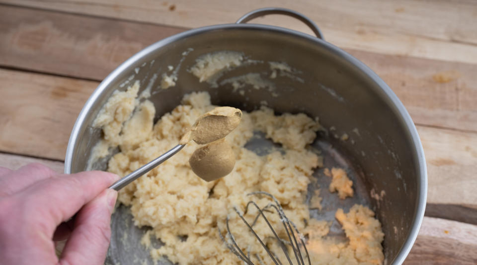 Adding mustard to mashed potatoes