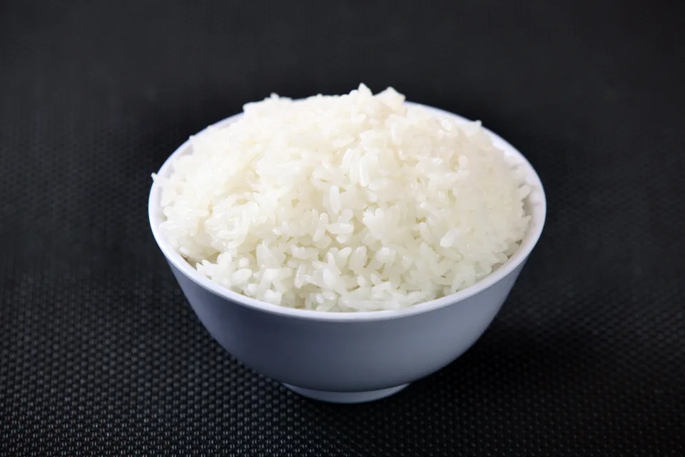 有網友納悶「為何老一輩對『吃米飯』都特別執著？」掀起網友討論。（示意圖／Getty Images）