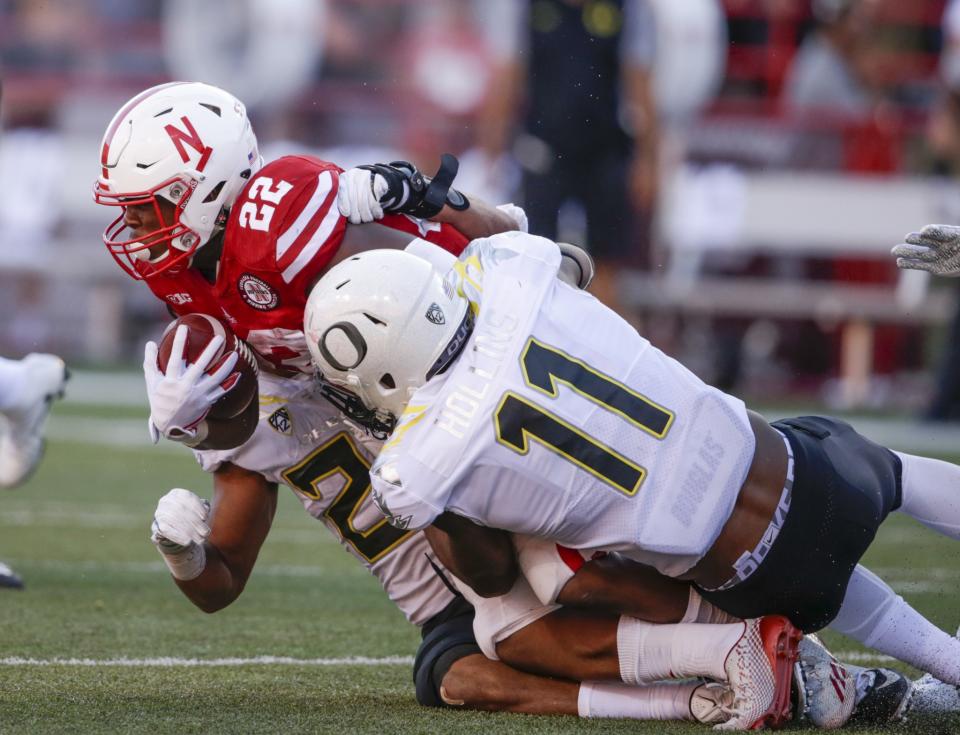 Johnny Ragin (11) leads Oregon with 29 tackles this season. (AP Photo/Nati Harnik)