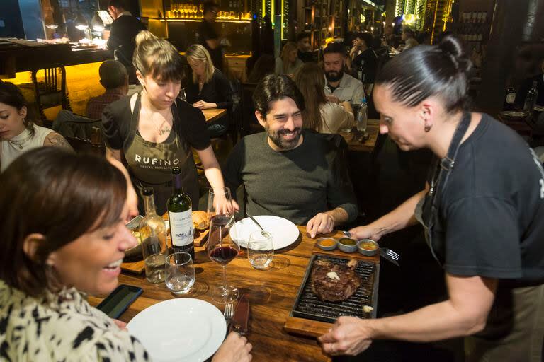 Bibiana Paola y su marido, Rodrigo De Bonis, son cariocas y están fascinados con la cantidad de cafeterías de especialidad que hay en Buenos Aires