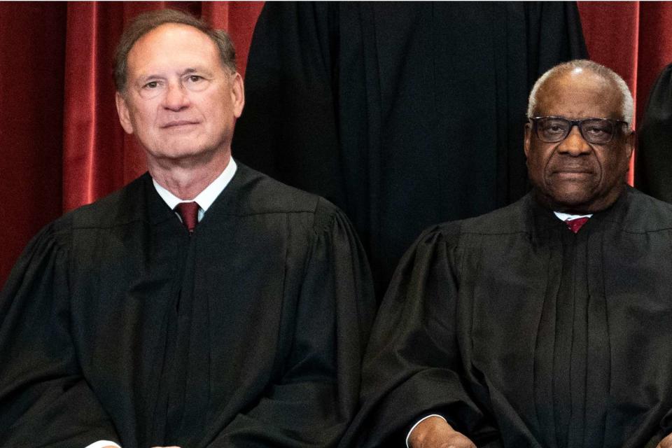 <p>Erin Schaff/The New York Times/Bloomberg via Getty</p> Supreme Court Justices Samuel Alito and Clarence Thomas in 2021