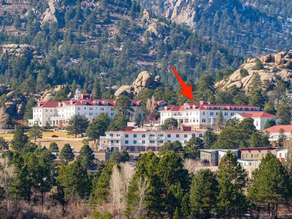 An exterior shot of the Stanley Hotel.