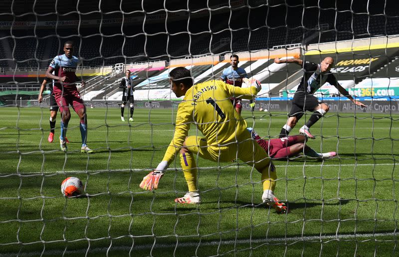 Premier League - Newcastle United v West Ham United