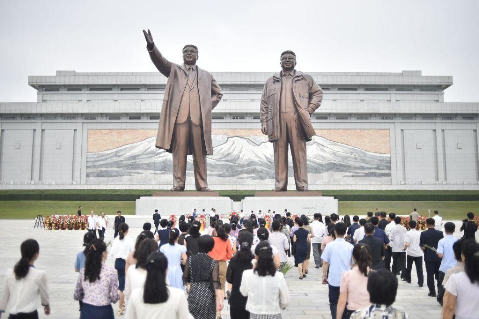 Estatuas de los Kim en Pyongyang