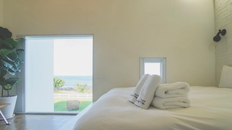 日日旅海的房間皆配有對外窗，採光極佳。（圖／WEI笑生活提供）