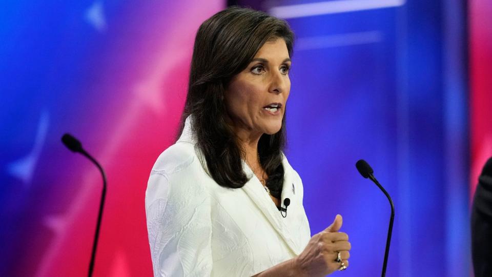 Die ehemalige UN-Botschafterin Nikki Haley musste sich gegenzahlreiche Angriffe verteidigen. (Bild: Rebecca Blackwell/AP/dpa)