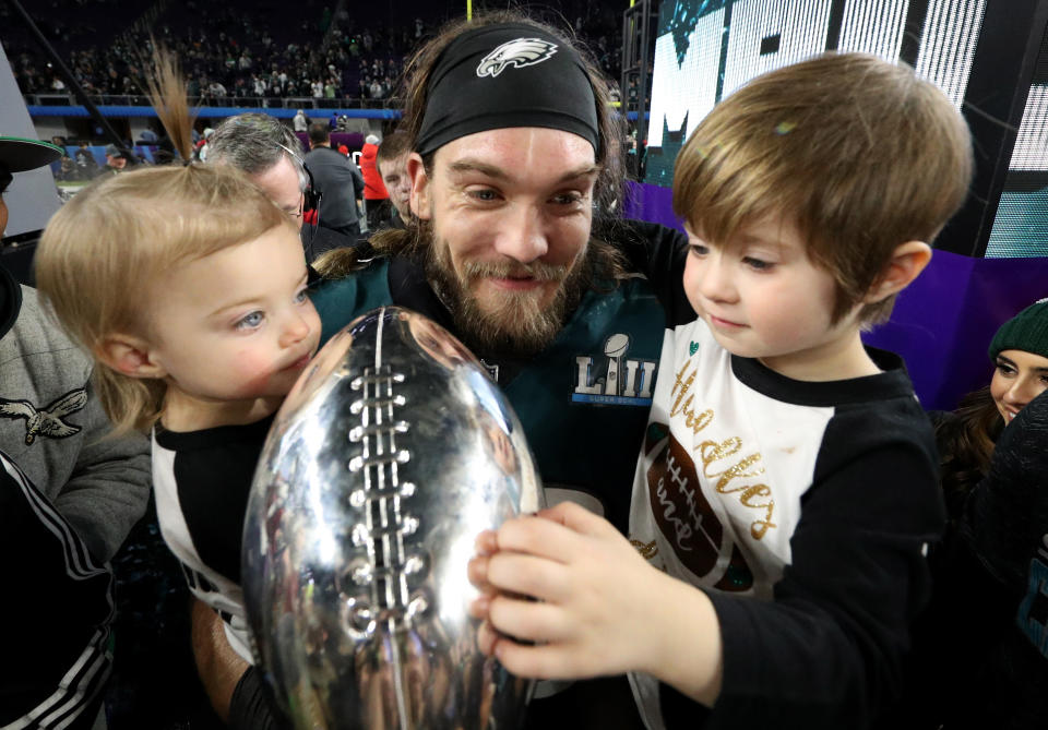 <p>Bryan Braman #50 of the Philadelphia Eagles celebrates with his kids and the Vince Lombardi Trophy after defeating the New England Patriots 41-33 in Super Bowl LII at U.S. Bank Stadium on February 4, 2018 in Minneapolis, Minnesota. (Photo by Patrick Smith/Getty Images) </p>
