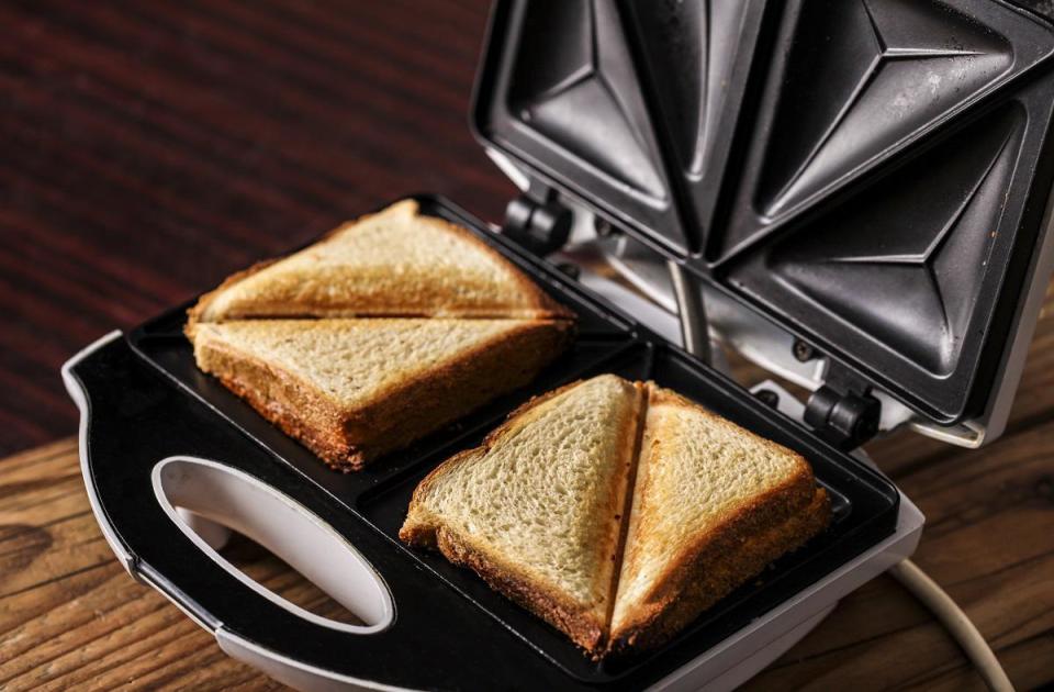 Grilled cheese maker