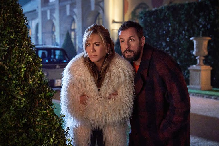 Murder Mystery 2. (L-R) Jennifer Aniston as Audrey Spitz and Adam Sandler as Nick Spitz in Murder Mystery 2. Cr. Scott Yamano/Netflix © 2022.