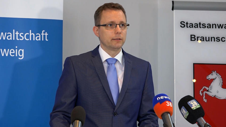 This video grab taken from AFP footage shows Hans Christian Wolters, a spokesman for Brunswick prosecutor's office, addressing the media in Braunschweig, northern Germany on June 4, 2020 on the new suspect in the disappearance of British girl Madeleine McCann. (Photo by Axel BRUNOTTE / AFP) (Photo by AXEL BRUNOTTE/AFP via Getty Images)