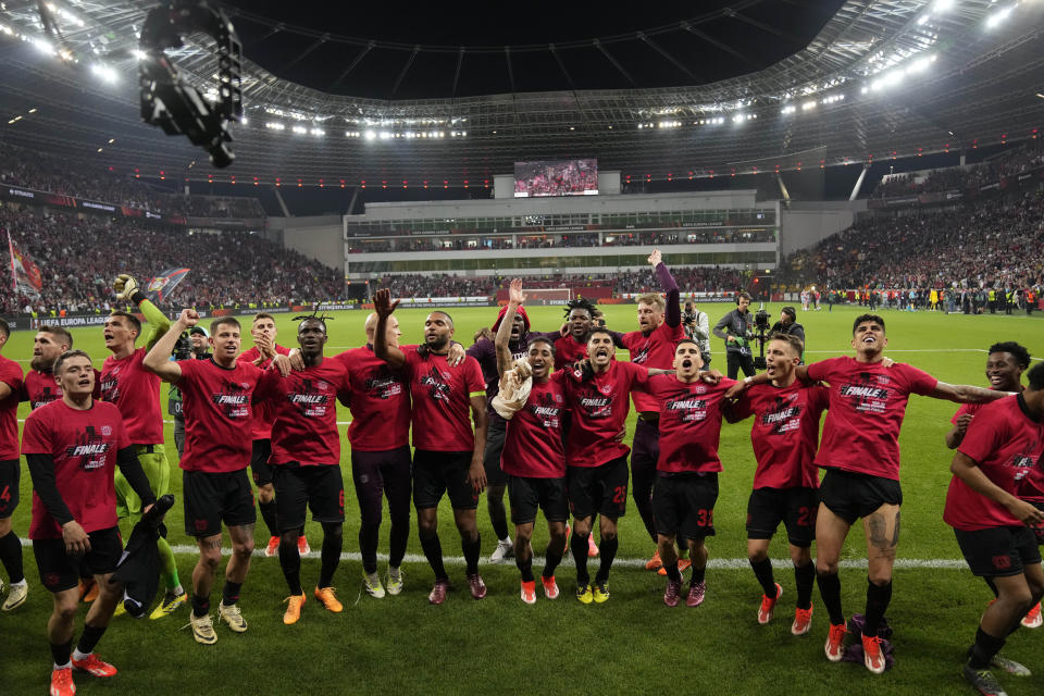 Leverkusen's players celebrate at the end of the Europa League second leg semi-final soccer match between Leverkusen and Roma at the BayArena in Leverkusen, Germany, Thursday, May 9, 2024. (AP Photo/Matthias Schrader)