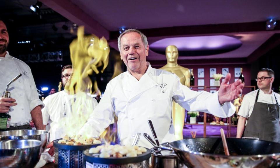 Chef Wolfgang Puck cooking at the Oscars after-party