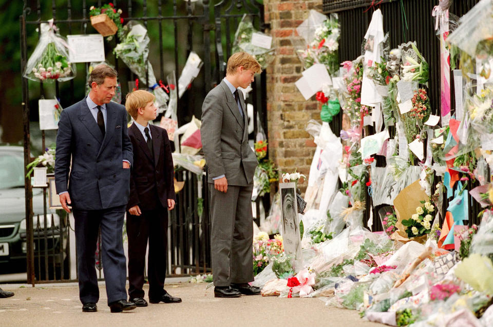 LONDON - SEPTEMBER 5:  Prince Charles, Prince of Wales, his sons Prince William and Prince Harry look at floral tributes to Diana, Princess of Wales outside Kensington Palace on September 5, 1997 in London, England.  (Photo by Anwar Hussein/WireImage)   