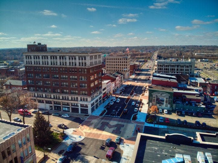 Massillon mayor candidates Kathy Catazaro-Perry, the Democrat incumbent, and challenger Jamie Slutz, a GOP at-large city councilman, are participating in a public debate Oct. 5 at Lions Lincoln Theatre. Both are running in the Nov. 7 general election for mayor.