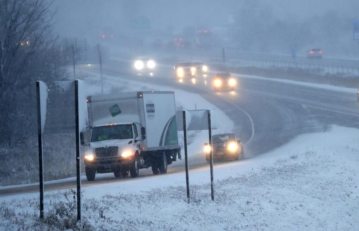 Traffic moves slowly along northbound I41 and the Ballard Road exit during a snowstorm Thursday, January 19, 2023, in Appleton, Wis. 
Dan Powers/USA TODAY NETWORK-Wisconsin