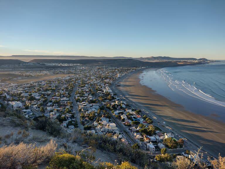 Rada Tilly, en Chubut: vista desde la reserva natural Punta Marqués, donde se observó hace dos décadas el regreso de las ballenas sei a aguas en las que habían sido depredadas