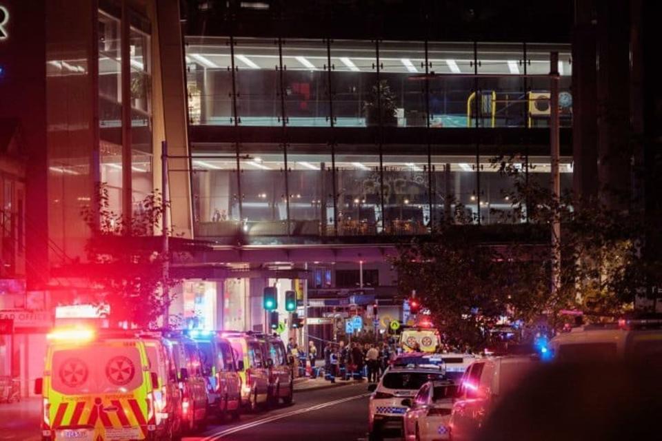 雪梨商場隨機砍人事件造成6人死亡，最新一名罹難者身分曝光。（翻攝自推特@ShaykhSulaiman）