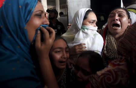 Relatives mourn the death of Saulat Mirza, who was sentenced to death by an anti-terrorism court in 1999 for killing three people and hanged, after his body arrived in Karachi, Pakistan May 12, 2015. REUTERS/Athar Hussain