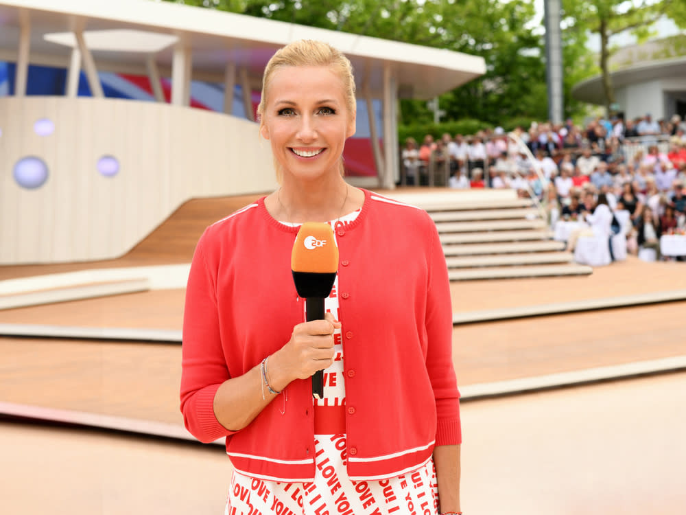 Der "ZDF-Fernsehgarten" mit Andrea Kiewel feiert den Start der Sommer-Saison (Bild: ZDF/Sascha Baumann)