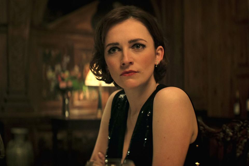 you charlotte ritchie as kate in episode 404 of you cr courtesy of netflix © 2022