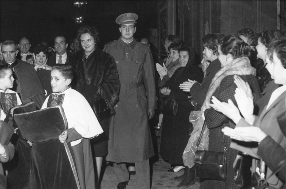 María del Pilar Alfonsa Juana Victoria Luisa Ignacia de Todos los Santos de Borbón y Borbón nació el 30 de julio de 1936 en Cannes, Francia. La hermana de don Juan Carlos, con quien aparece en esta imagen tomada en Zaragoza, fallecía el 8 de enero de 2020 a causa de un cáncer de colon. (Foto: Gamma-Keystone / Getty Images)