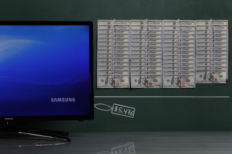 A Samsung 32" plasma TV as photographed with an illustrative price tag of $5,476 in Caracas