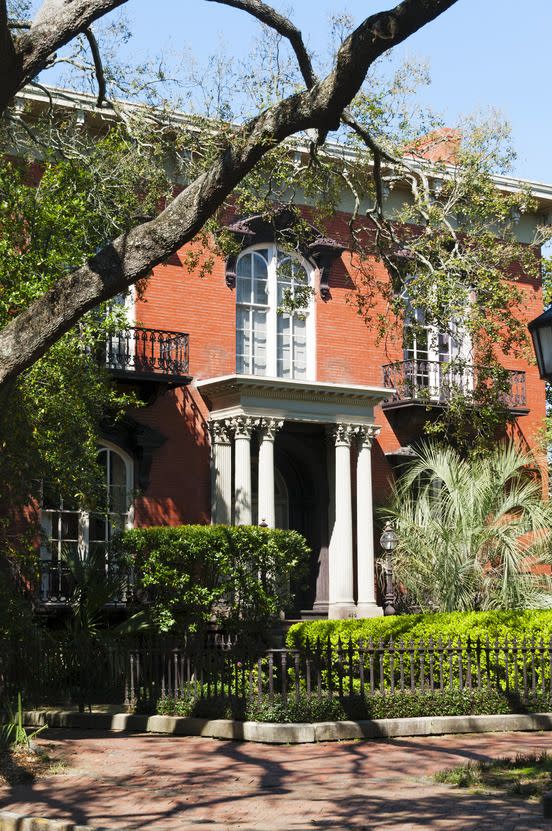 savannah, georgia, usa   march 5, 2009 historic mercer williams house as seen from one of the public squares designed in 1860, this italianate revival that inspired midnight in the garden of good and evil played host to three untimelydeaths and is supposedly built, like much of the city, on top of unmarked graves