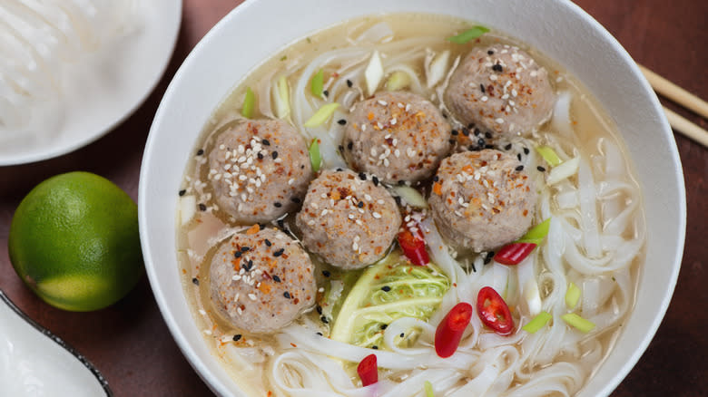 Bo vien, vietnamese meatball soup