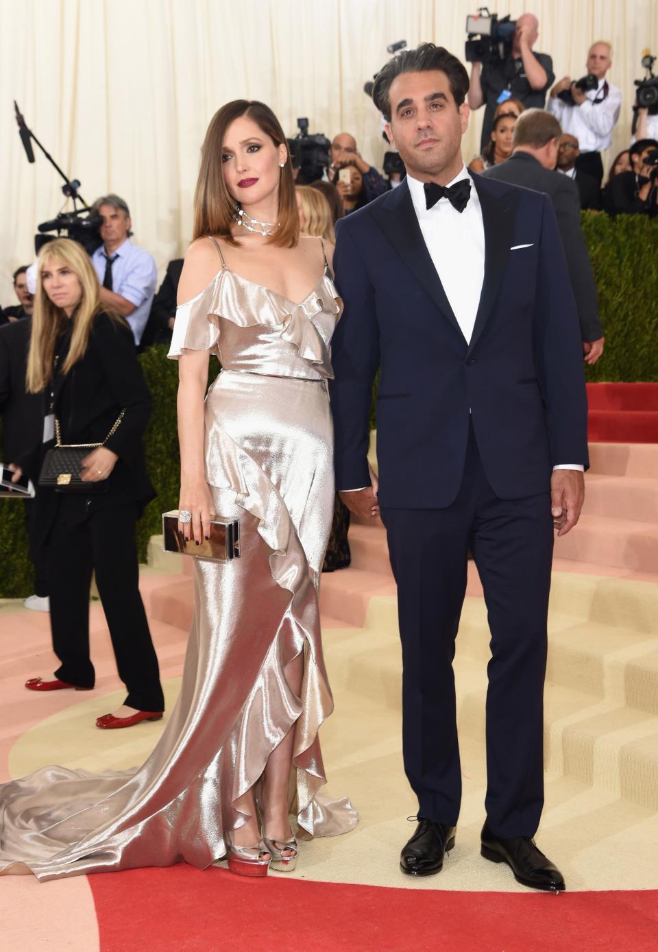 <h1 class="title">Rose Byrne in a Ralph Lauren Collection dress, Cartier jewelry, and Jimmy Choo bag and Bobby Cannavale in Ralph Lauren Purple Label</h1><cite class="credit">Photo: Getty Images</cite>