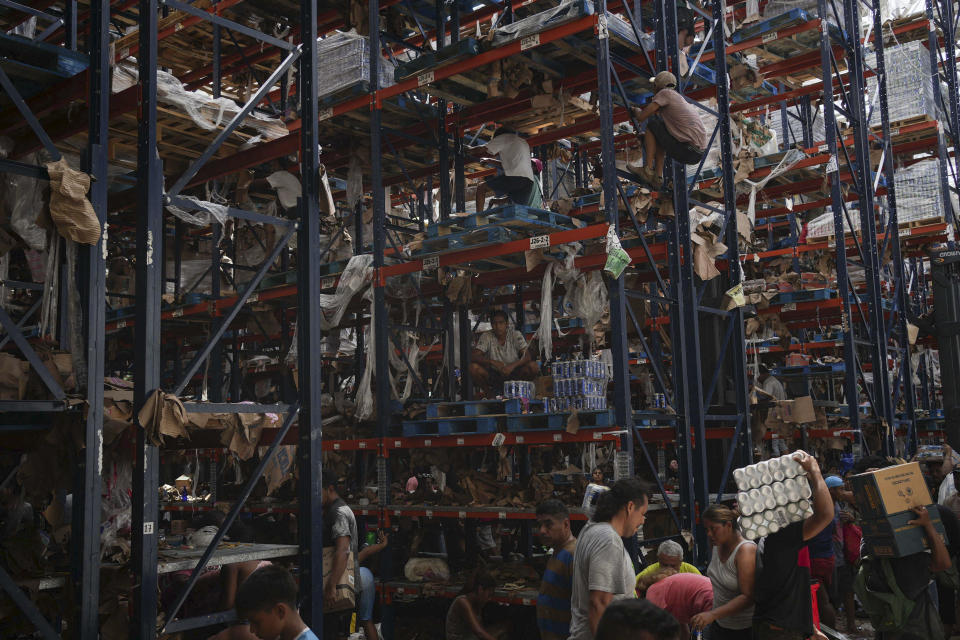 People take items from a store in the aftermath of Hurricane Otis, in Acapulco, Mexico, Saturday, Oct. 28, 2023. (AP Photo/Felix Marquez)