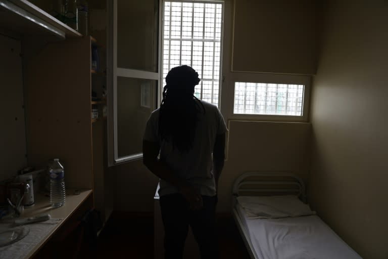 Un détenu dans sa cellule de l'Unité pour détenus violents de la prison de Fleury-Mérogis, en Essonne, le 21 juin 2023 (Geoffroy VAN DER HASSELT)