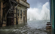 <p>A flooded street near the Malecon in Havana, on Sept. 10, 2017. (Photo: Yamil Lage/AFP/Getty Images) </p>