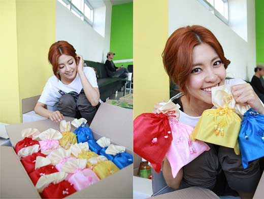 Lee Yoon Ji Receives Colorful Lucky Pouches of Rice Cakes on Children’s Day