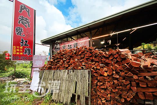 堆疊如山的原木塊／玩全台灣旅遊網攝